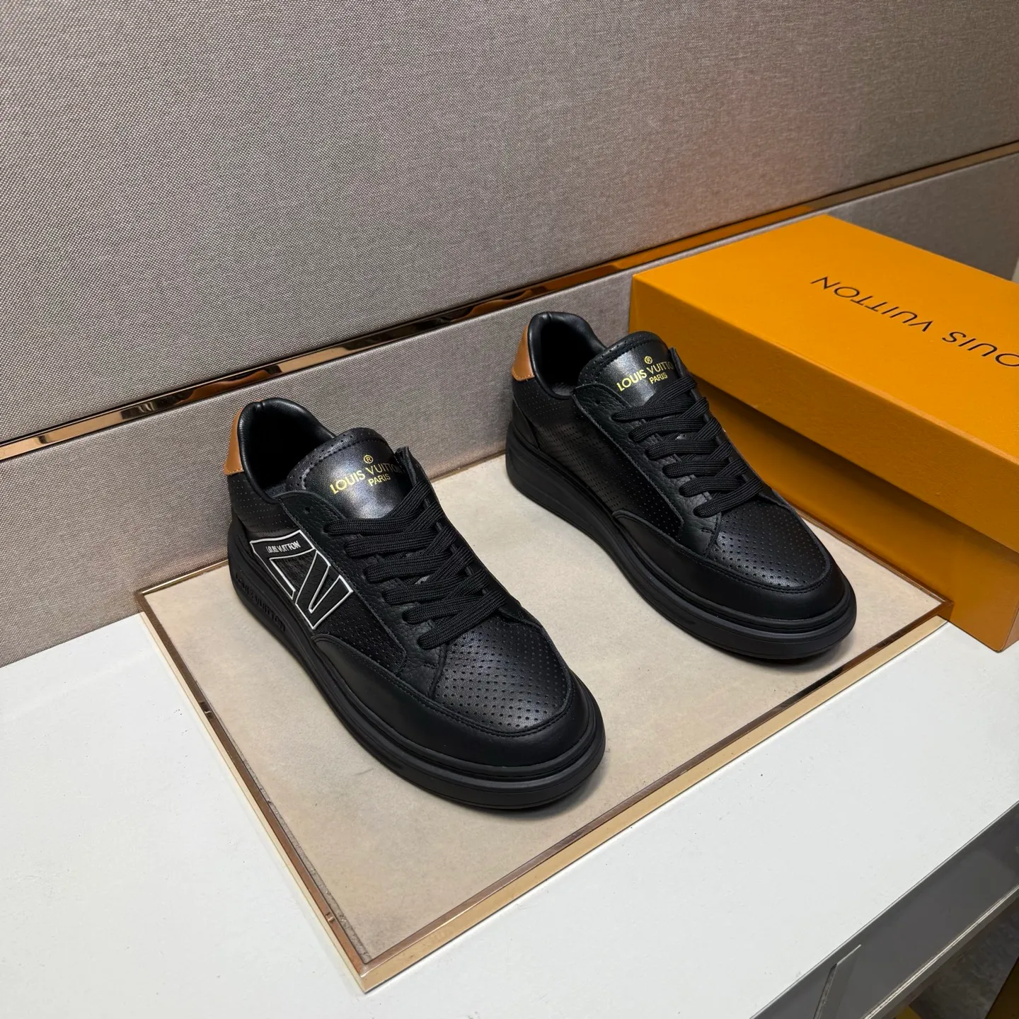 ⬛️Men's shoes 💰p420 [LV～] Men's casual shoes 2025z cabinet sales simultaneously 🔶Size: 38-44 #️⃣ 🔷6 colors🔜The upper is made of multi-material splicing ➕Genuine leather lining, comfortable and breathable, sole: original comfortable and wear-resistant outsole, ⚠️Real thing📱Photographed🎬The real thing is better📢📢📢